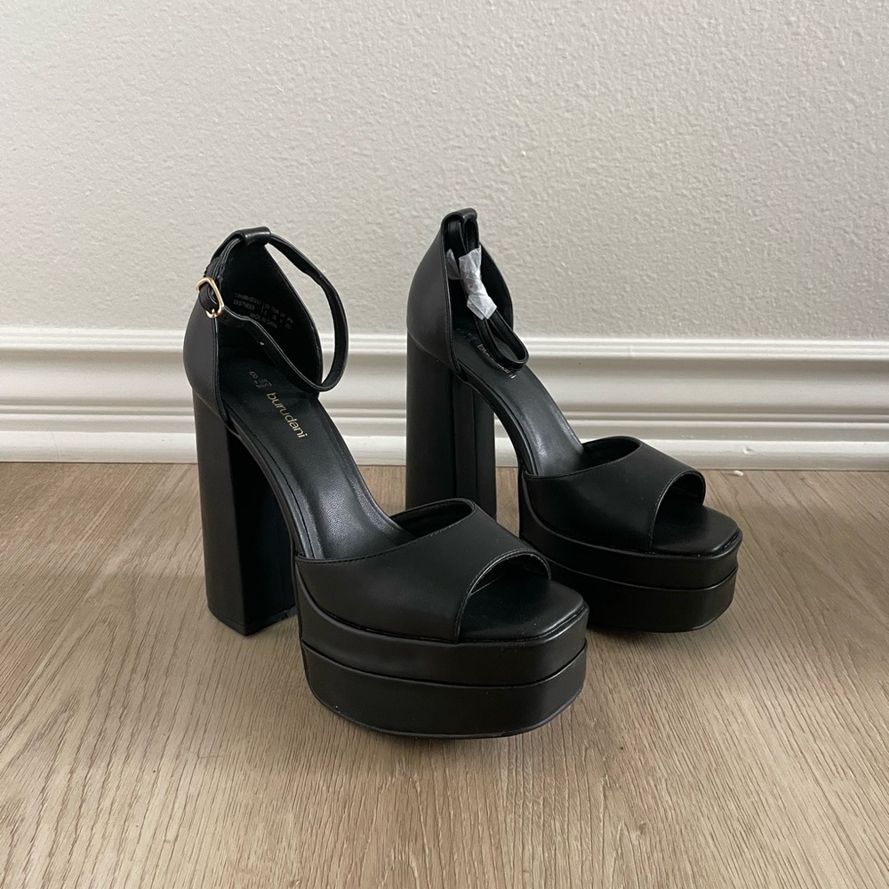 🆕 NWT black platform high heels